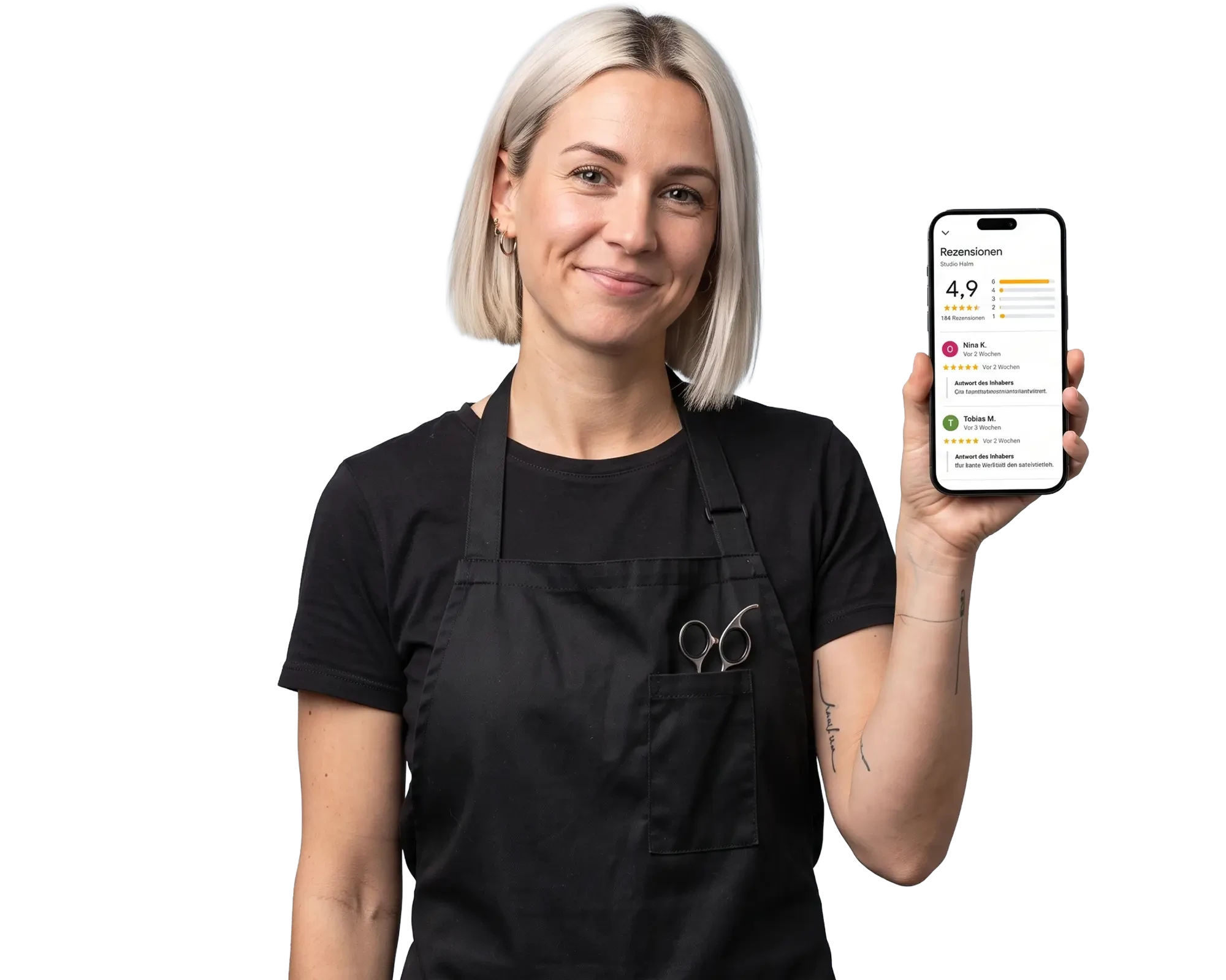 Friseurin im Salon zeigt Handy mit positiven Bewertungen (KI-generiert)