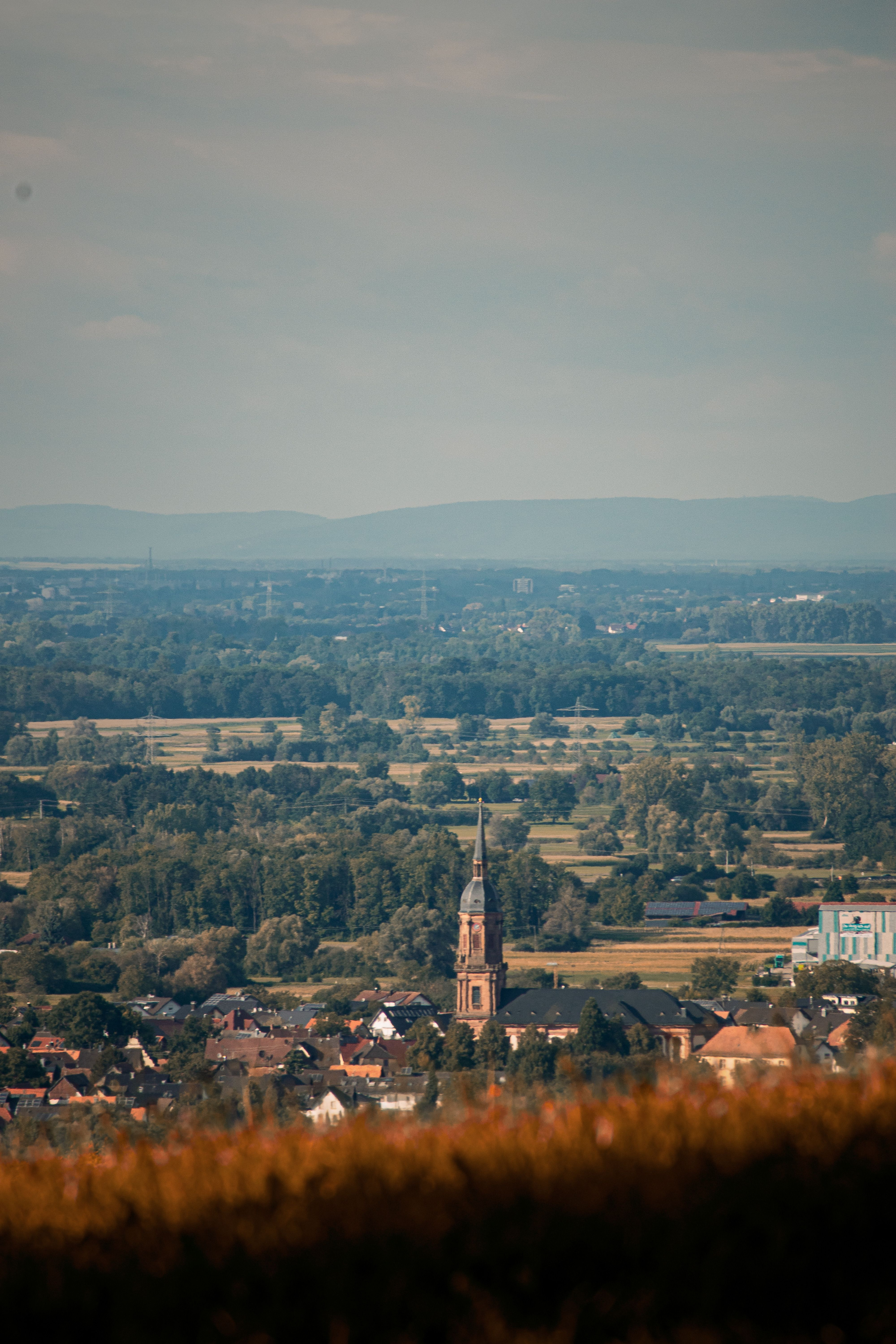 Blick auf Frankenberg (Eder) mit Kirche und umliegender Landschaft