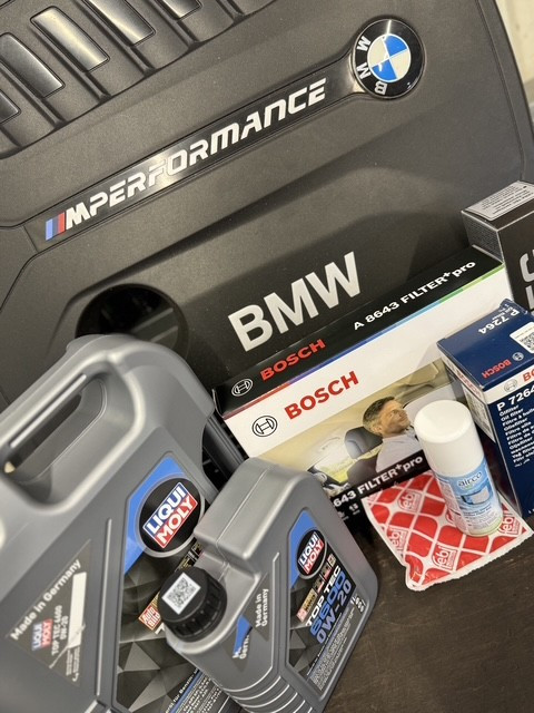 Koppelundgerum30: BMW Motor mit Liqui Moly Motoröl und Bosch Filter, Autoteile und Pflegeprodukte