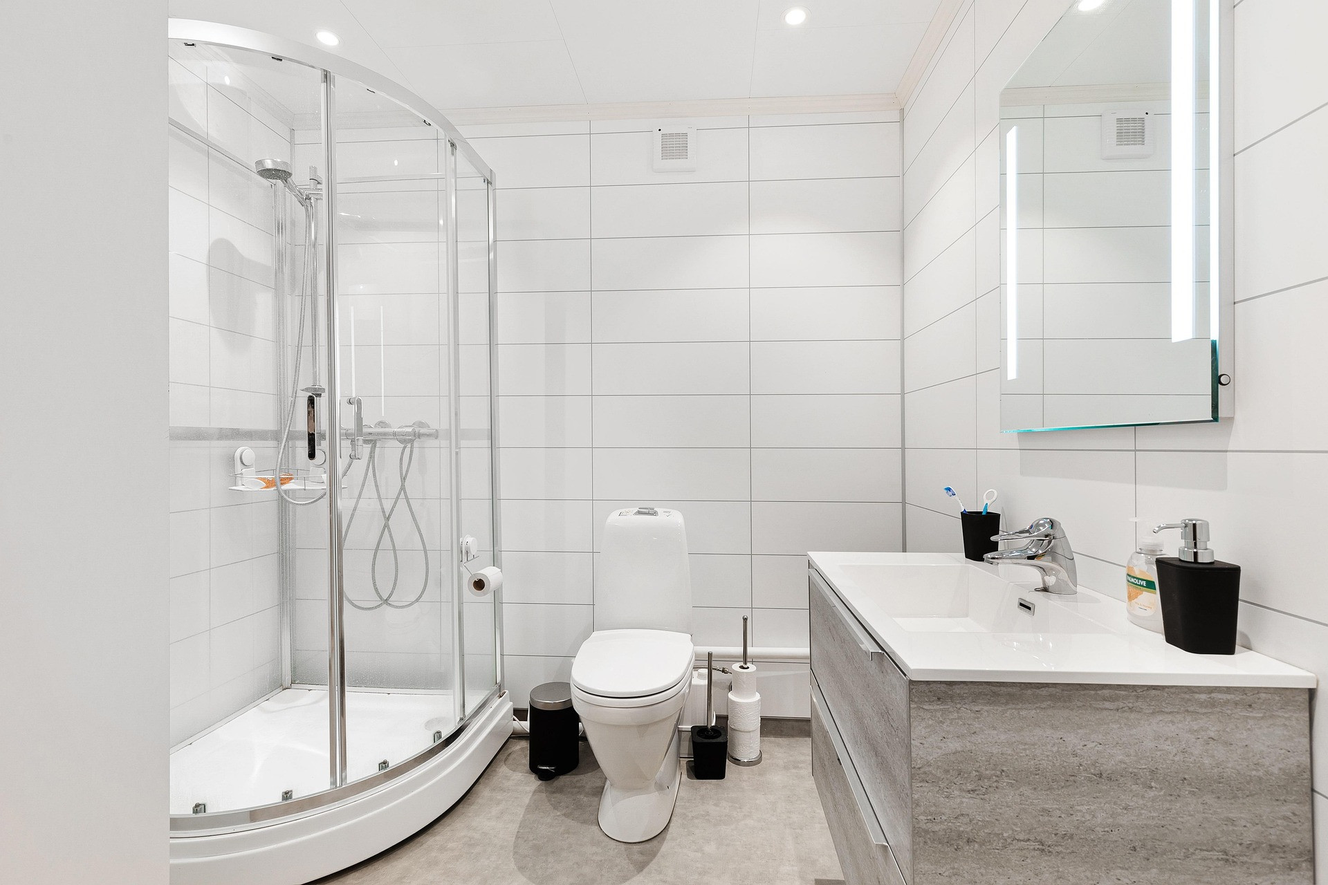 Bad mit Dusche Bad mit Dusche