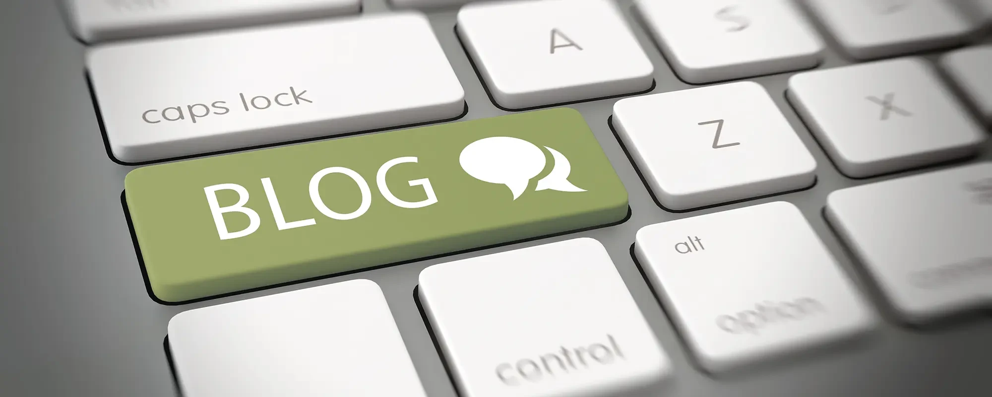 Grüne Blog-Taste mit Sprechblase auf einer Computertastatur