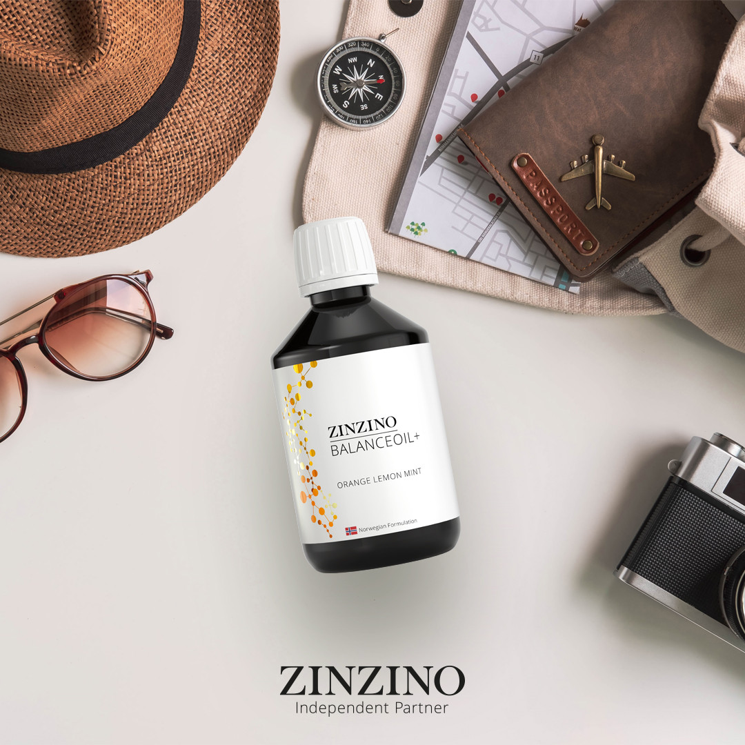 Zinzino BalanceOil Plus Orange Lemon Mint Flasche mit Reiseutensilien wie Sonnenbrille, Hut, Kompass und Reisepass