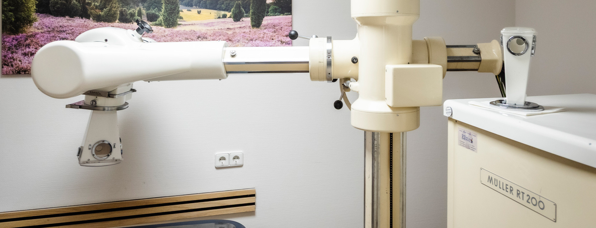 Röntgenreizbestrahlung Gerät in einer medizinischen Praxis