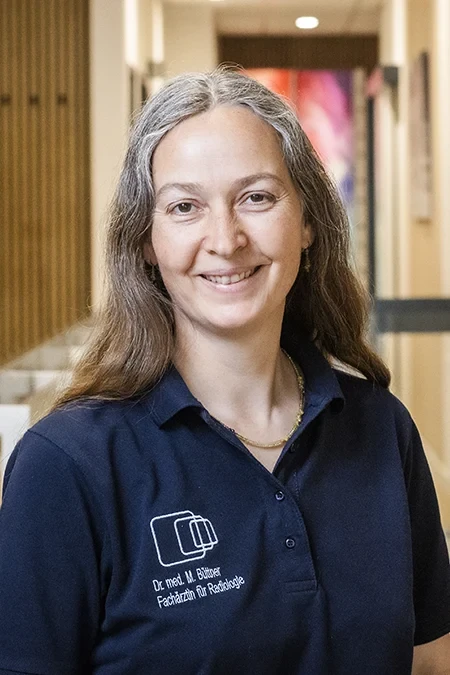 Dr. med. Mirjam Büttner in beruflicher Kleidung