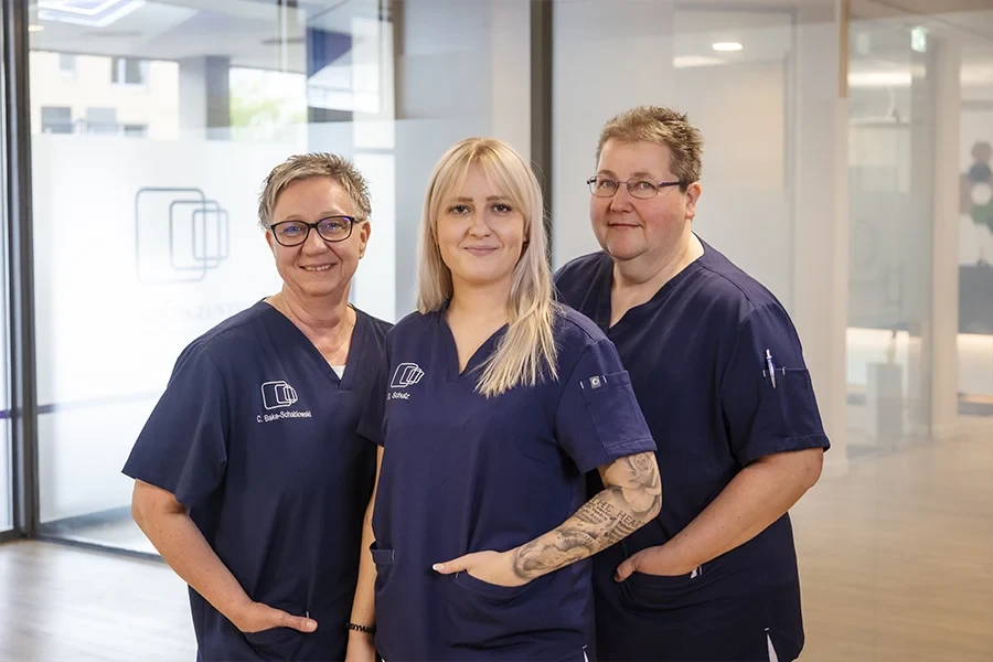 Team Röntgen in medizinischer Arbeitskleidung in einer Praxis