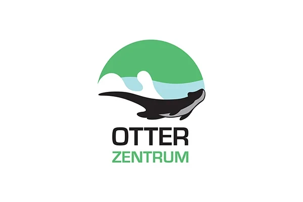 Logo des Otter-Zentrums mit Otter und stilisiertem Hintergrund