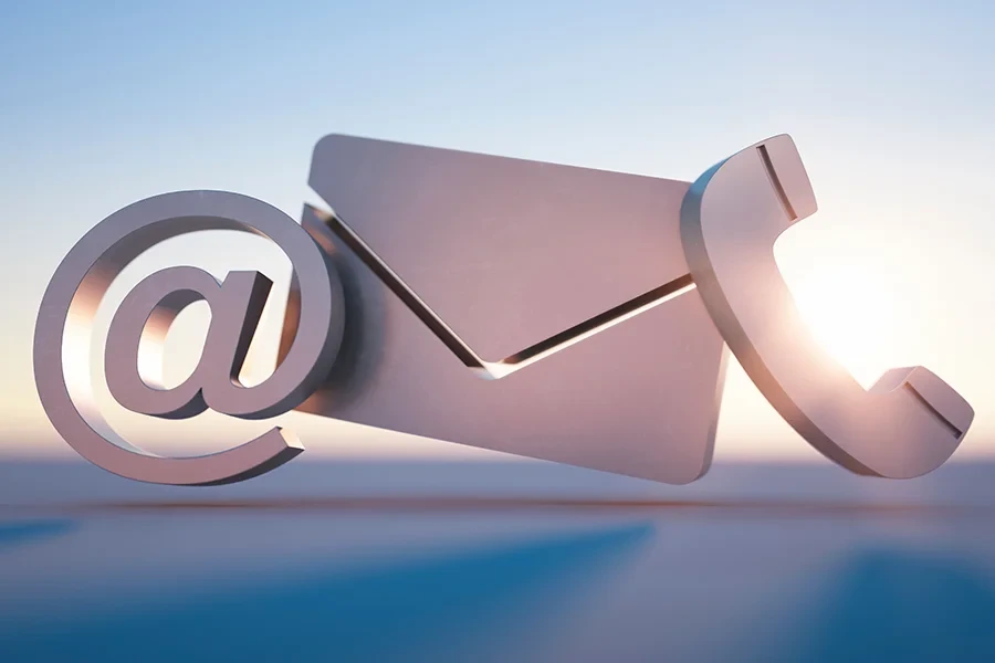 Teaser Kontakt: Symbolbild mit E-Mail, Telefon und @-Zeichen als Kontaktmöglichkeiten