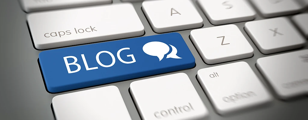 Blog Header auf einer Tastatur mit Sprechblasen-Symbol – mobile Ansicht