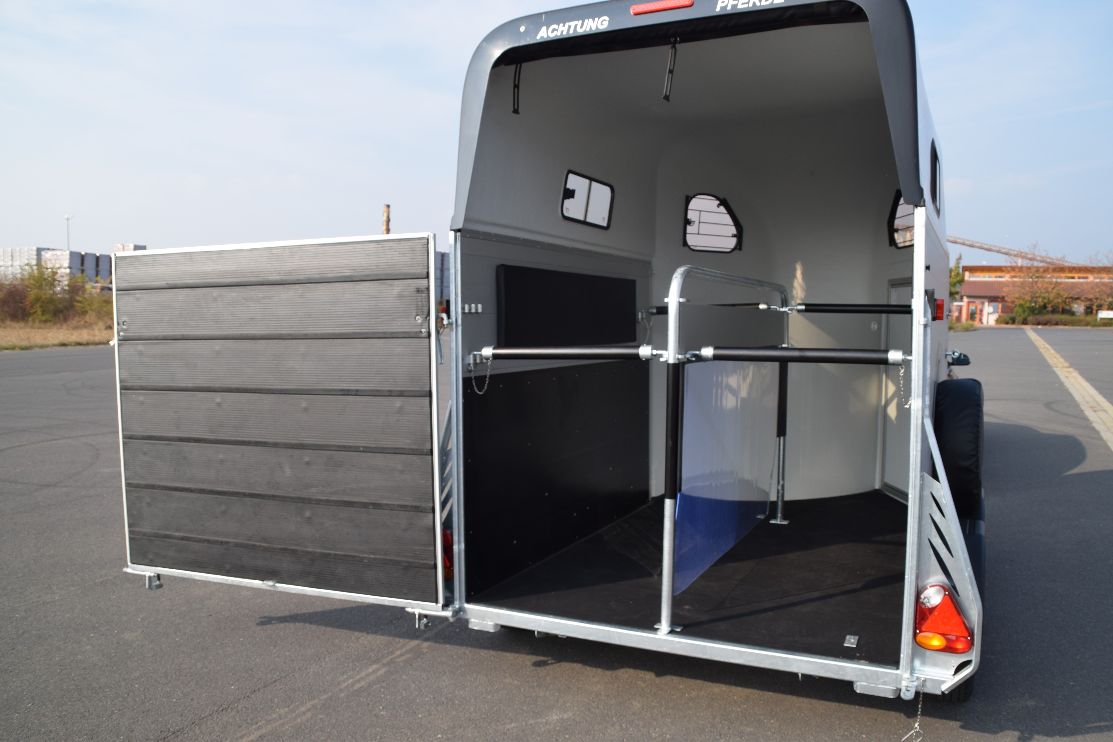 2er Pferdeanhänger, Gold2, Cheval Liberte, Reitsport, Reitturnier, Pferdeliebhaber, Pferdehalter, Einsteller, Pferdewirt