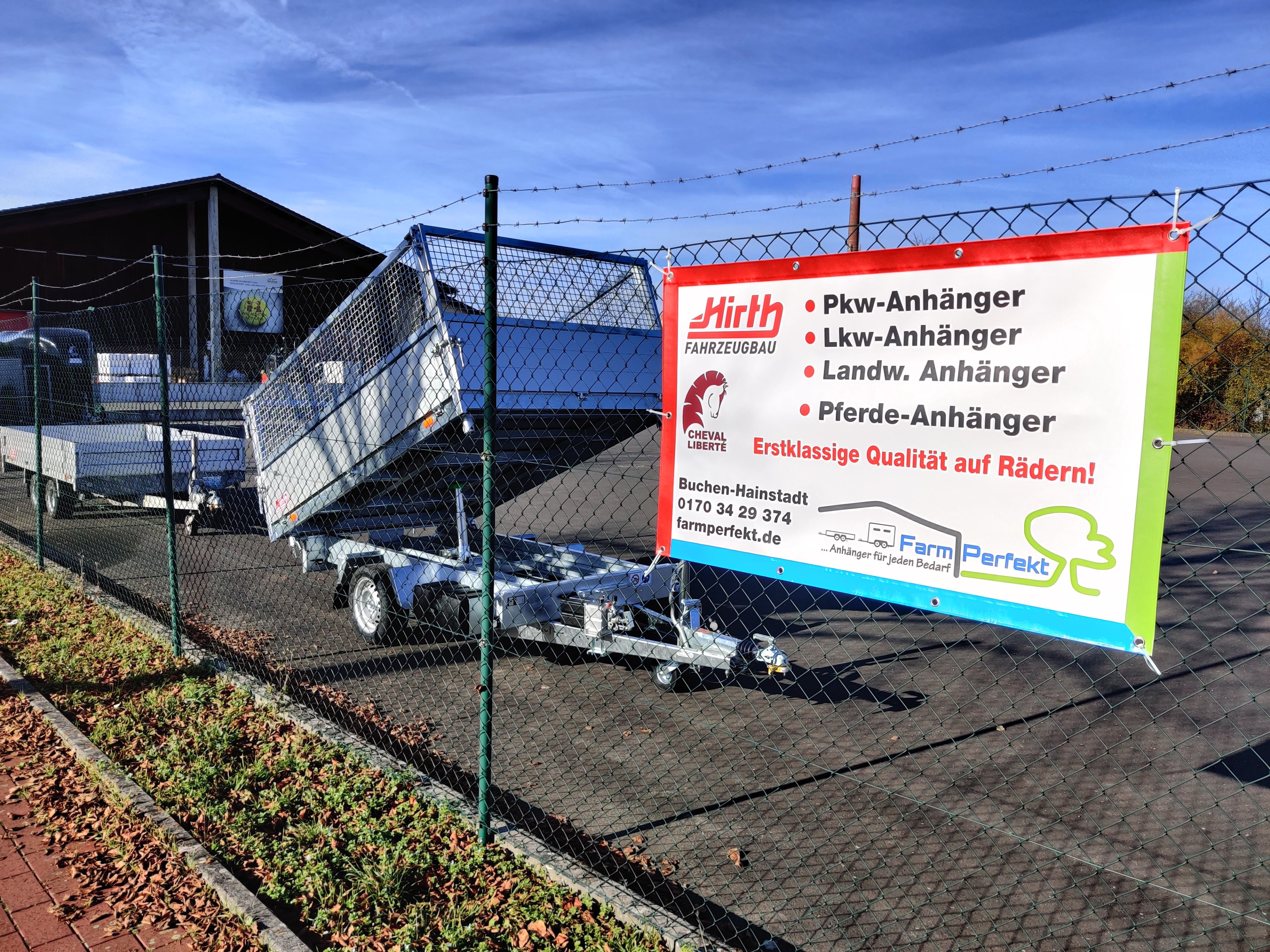 Pkw-Anhänger, Hirth Fahrzeugbau, Pferdeanhänger, Cheval Liberté, Anhänger kaufen bei FarmPerfekt in Buchen, Lkw-Anhänger, Landwirtschaftliche Anhänger, Agraranhänger, Firma Scheuermann, Anhängerhändler Ihres Vertrauens, Dreiseitenkipper, Pritschenhochlade