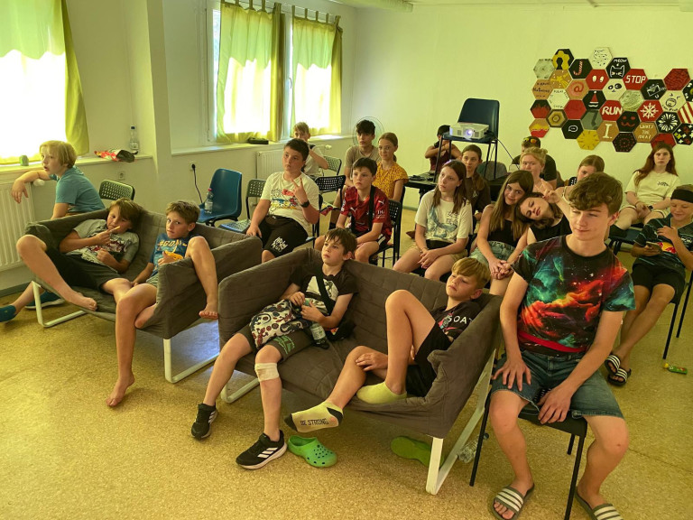 Jugendliche bei einem Workshop im Jahr 2025