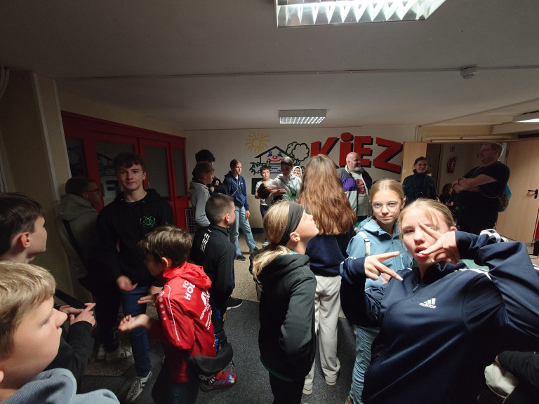 Jugendtreffen im KIEZ Zentrum 2025 Jugendliche bei einem Treffen im KIEZ Zentrum
