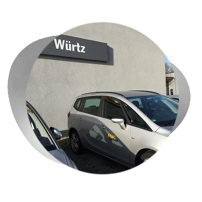 Würtz Firmengebäude mit ADAC Servicefahrzeug – Ansprechpartner vor Ort