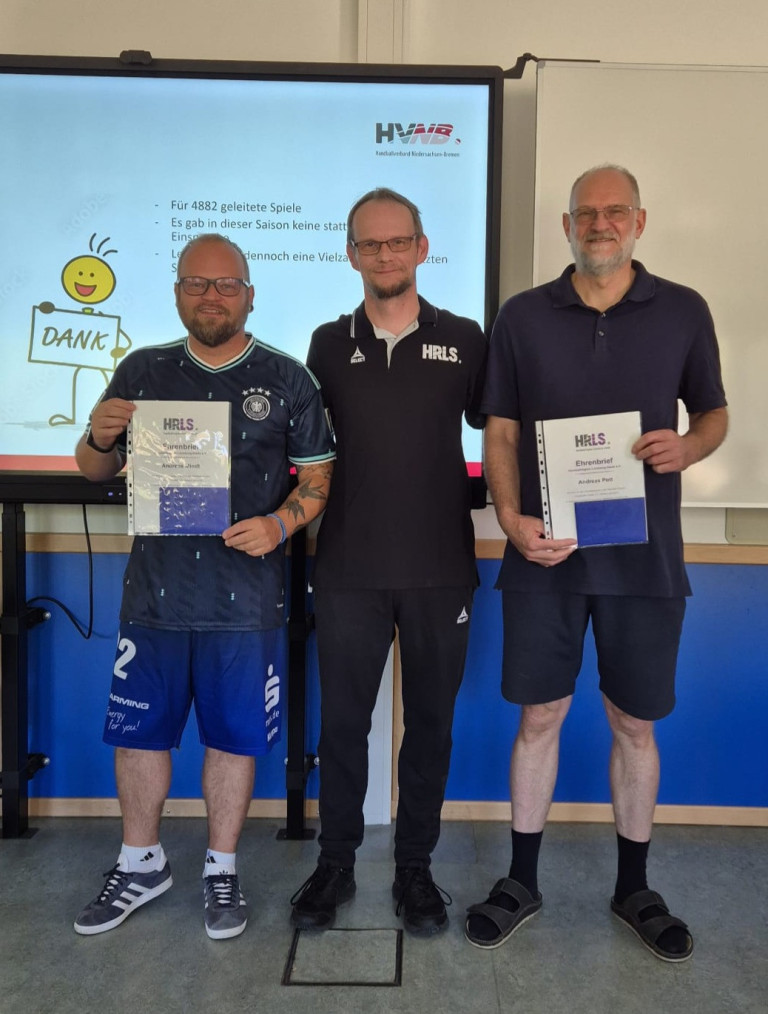 Ehrung von Handball-Schiedsrichtern durch den Handballverband Niedersachsen-Bremen mit Urkunden