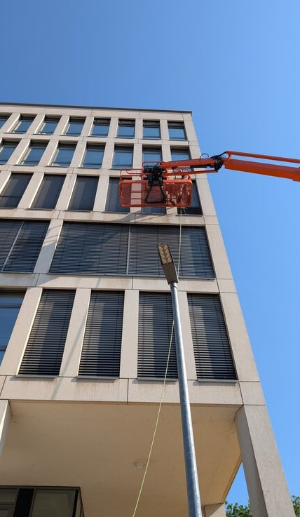 Glasreinigung am Gesundheitszentrum in Offenburg