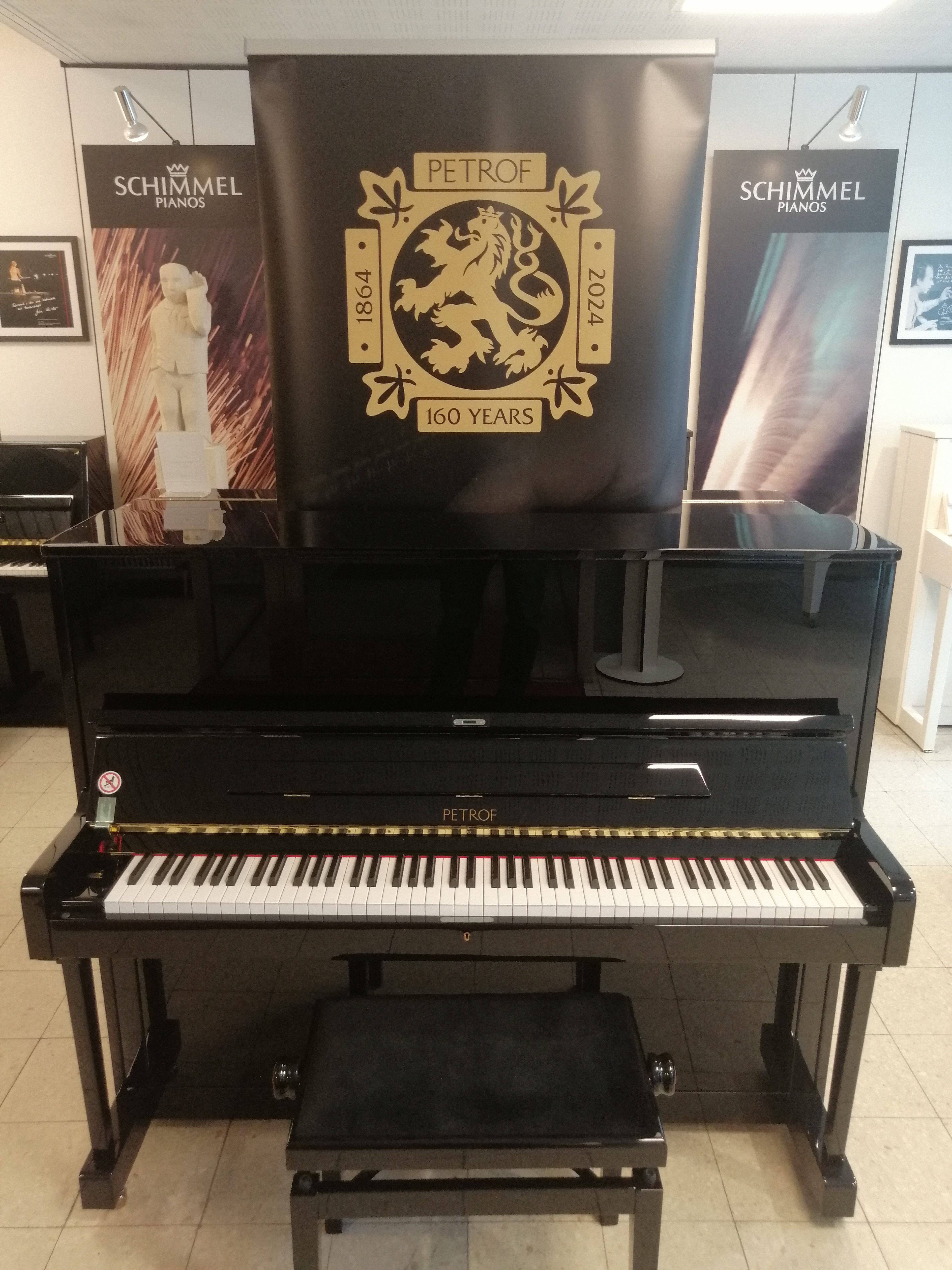 Petrof Klavier 160 Jahre Jubilum im Musikgeschft mit Schimmel Pianos Werbung
