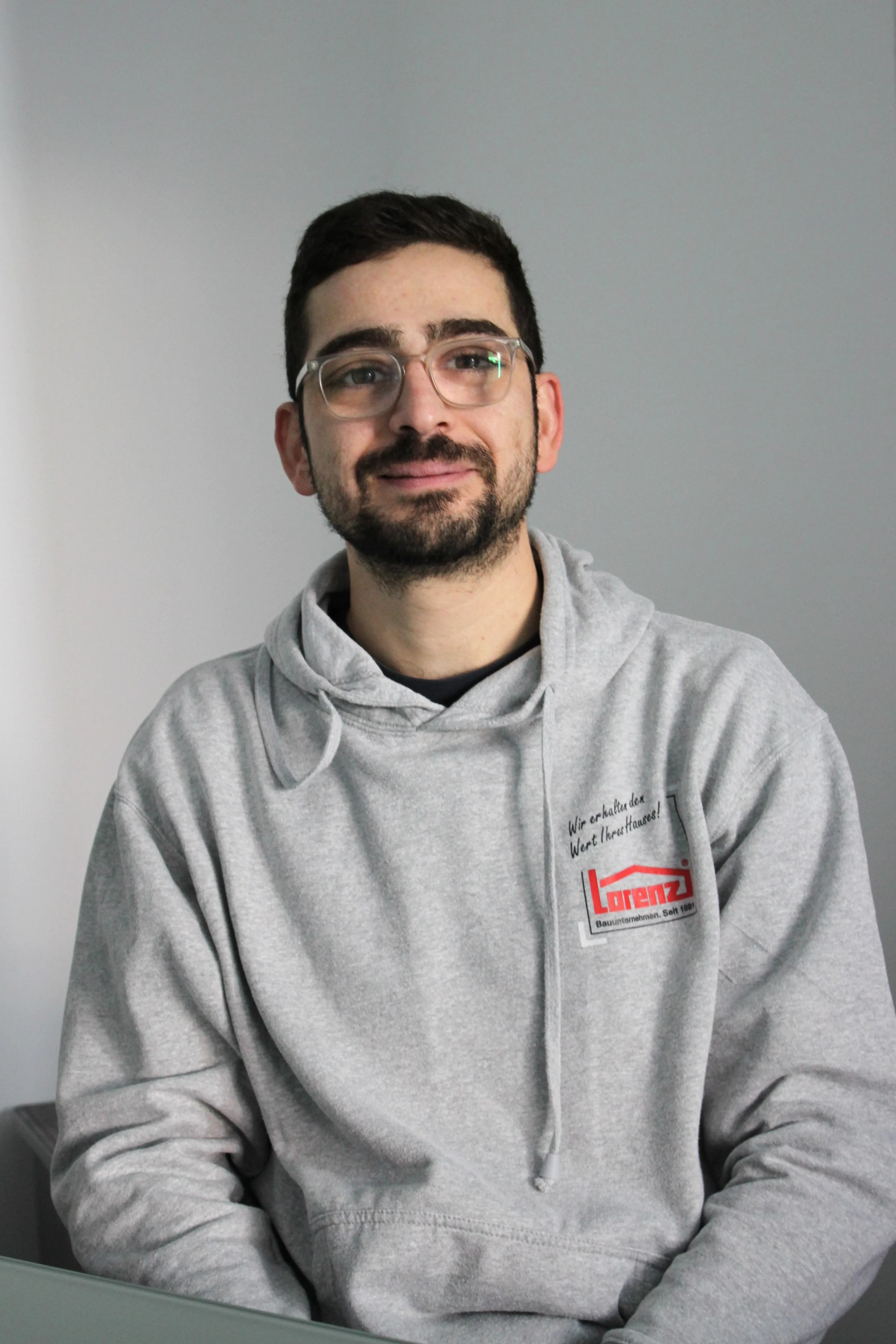 Efkan Özdemirci mit Lorenz Bauunternehmen Hoodie