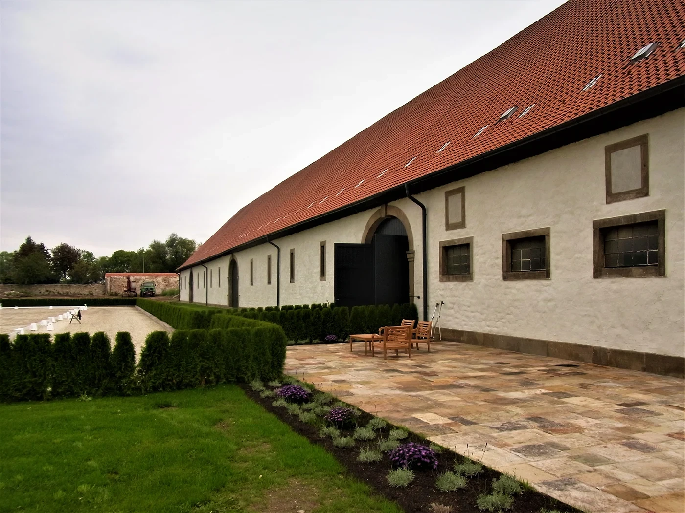 Gutshaus mit gepflegtem Garten und Terrasse – Referenzprojekt von Lorenz