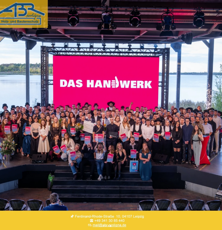 Gesellenfreisprechung der HWK Leipzig 2025: Auszeichnung aller Auszubildenden mit Corinna Hibbe auf der Bühne