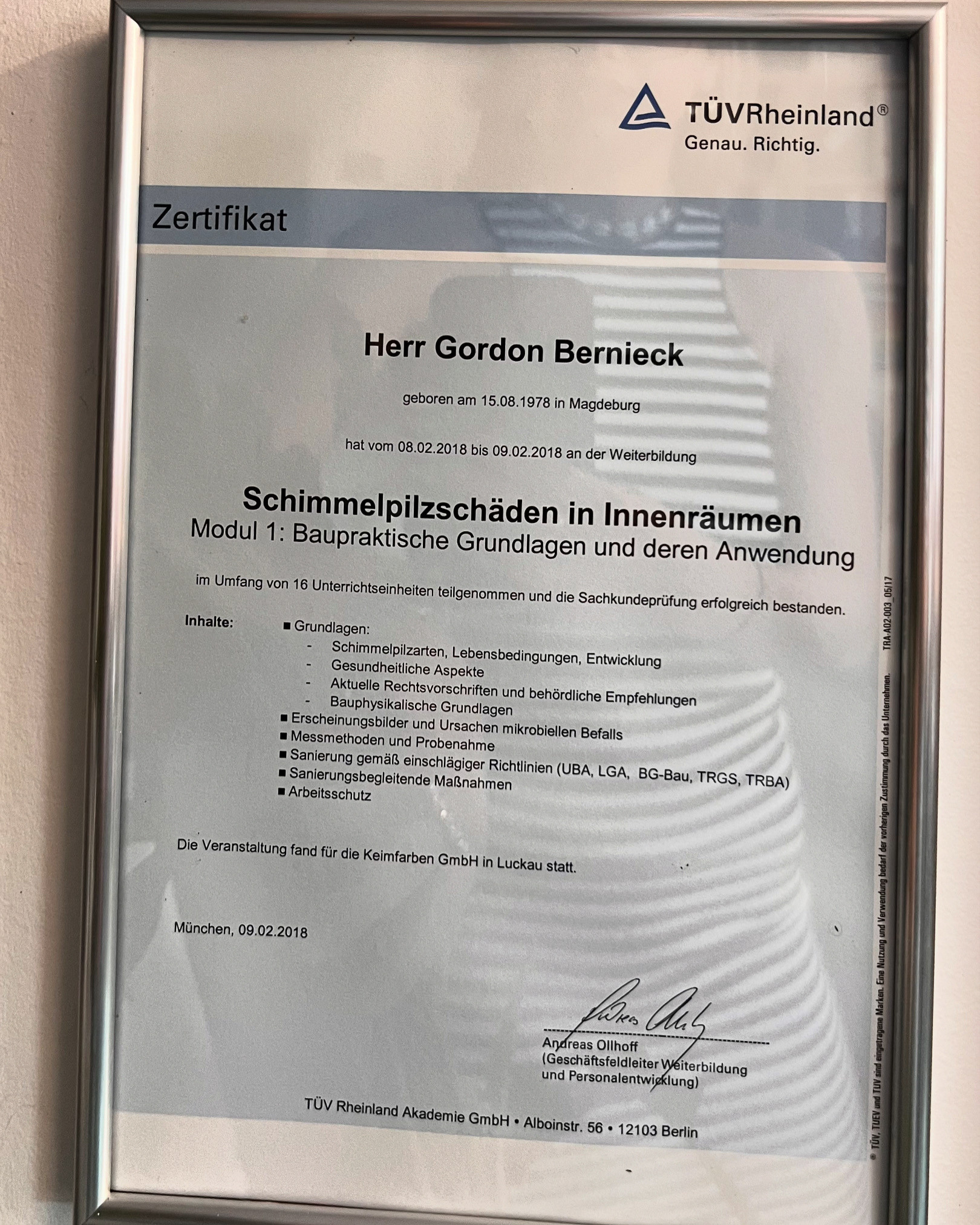 Zertifikat von Gordon Bernieck über Schimmelpilzschäden in Innenräumen, Modul 1: Baupraktische Grundlagen und deren Anwendung