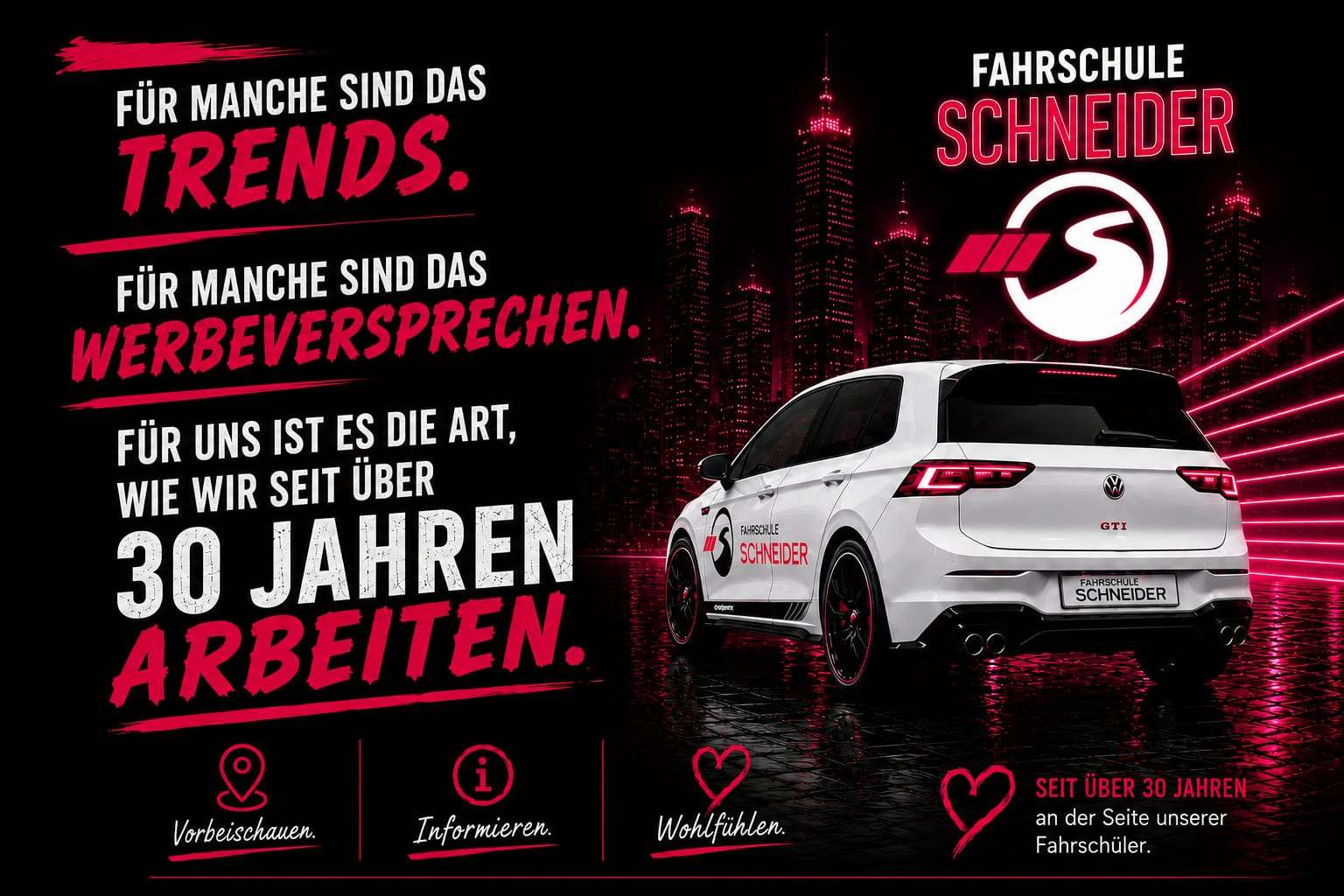 Werbung der Fahrschule Schneider mit VW Golf GTI und Slogan, Stadt bei Nacht im Hintergrund