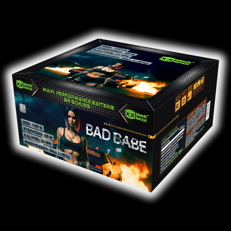 Blackboxx Bad Babe Feuerwerksbatterie 84 Schuss – Produktverpackung mit Frau und Auto Blackboxx Feuerwerksbatterie Bad Babe mit 84 Schuss, Produktverpackung mit Frau und brennendem Auto