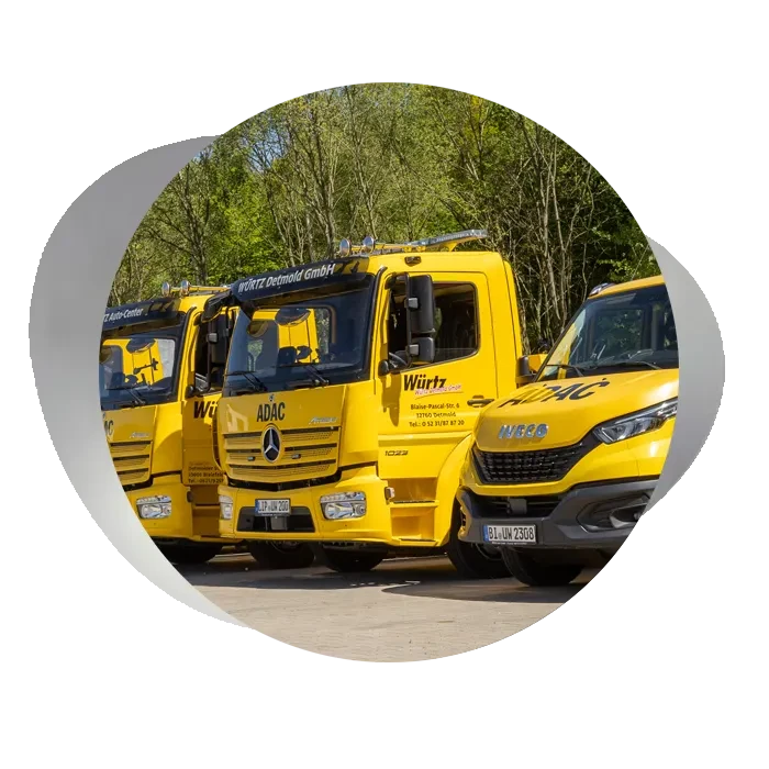Gelbe ADAC Abschleppfahrzeuge der Würtz Detmold GmbH – Karriere im Abschleppdienst