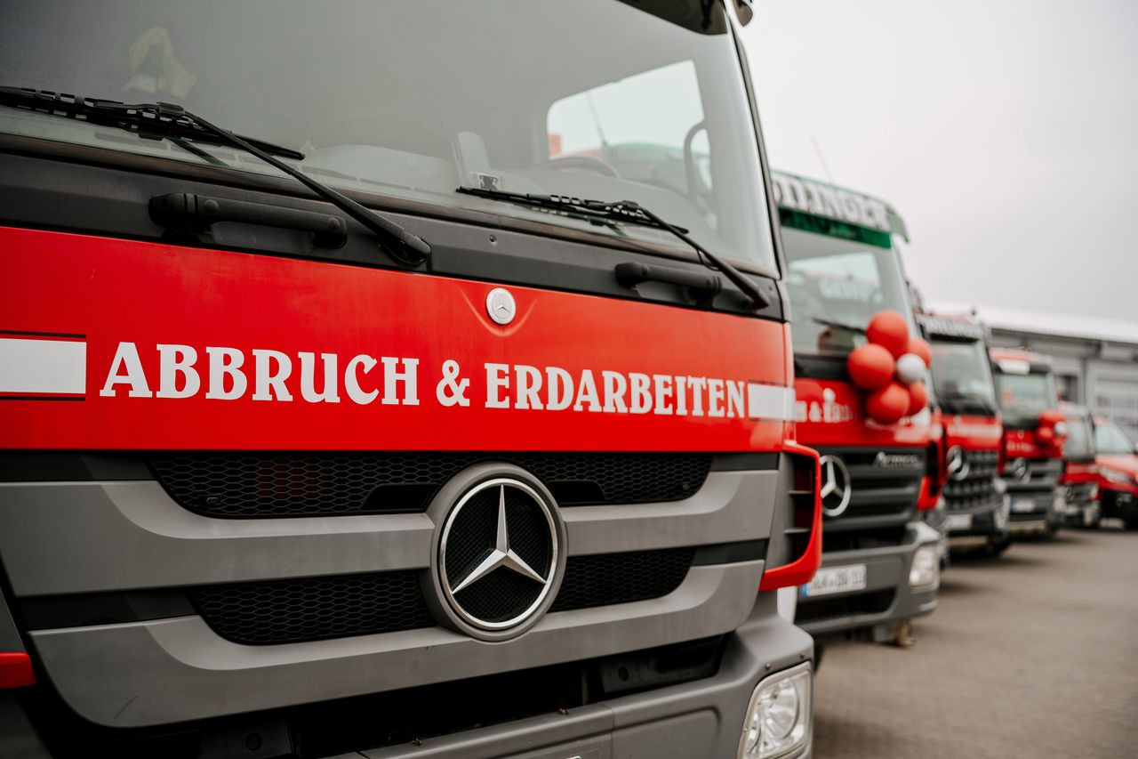Mercedes LKW für Abbruch und Erdarbeiten