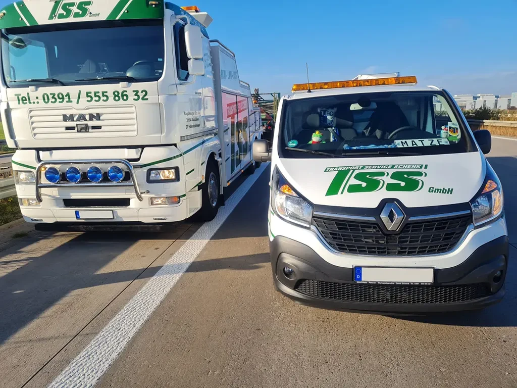 Abschlepp- und Bergungsdienst Fahrzeuge auf der Autobahn im Einsatz