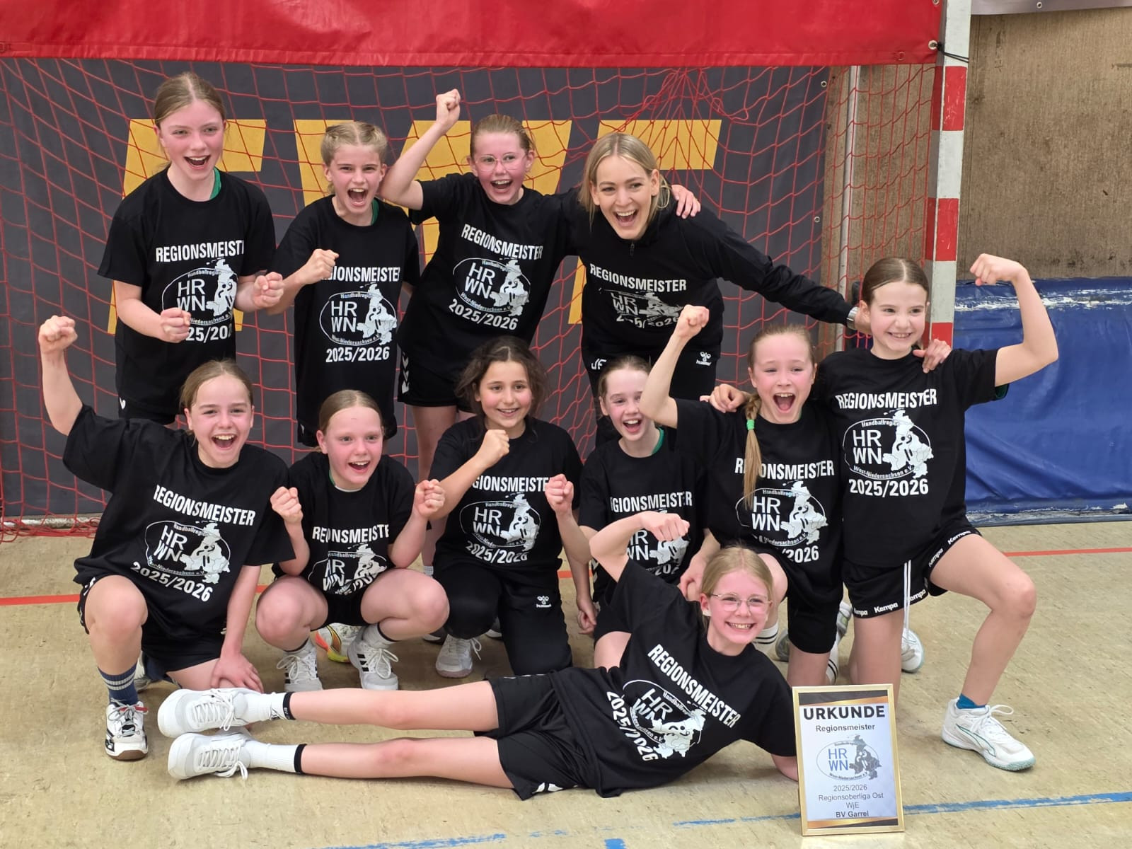 BV Garrel WJE Handballteam feiert die Meisterschaft 2025/2026 in der Region HRWN