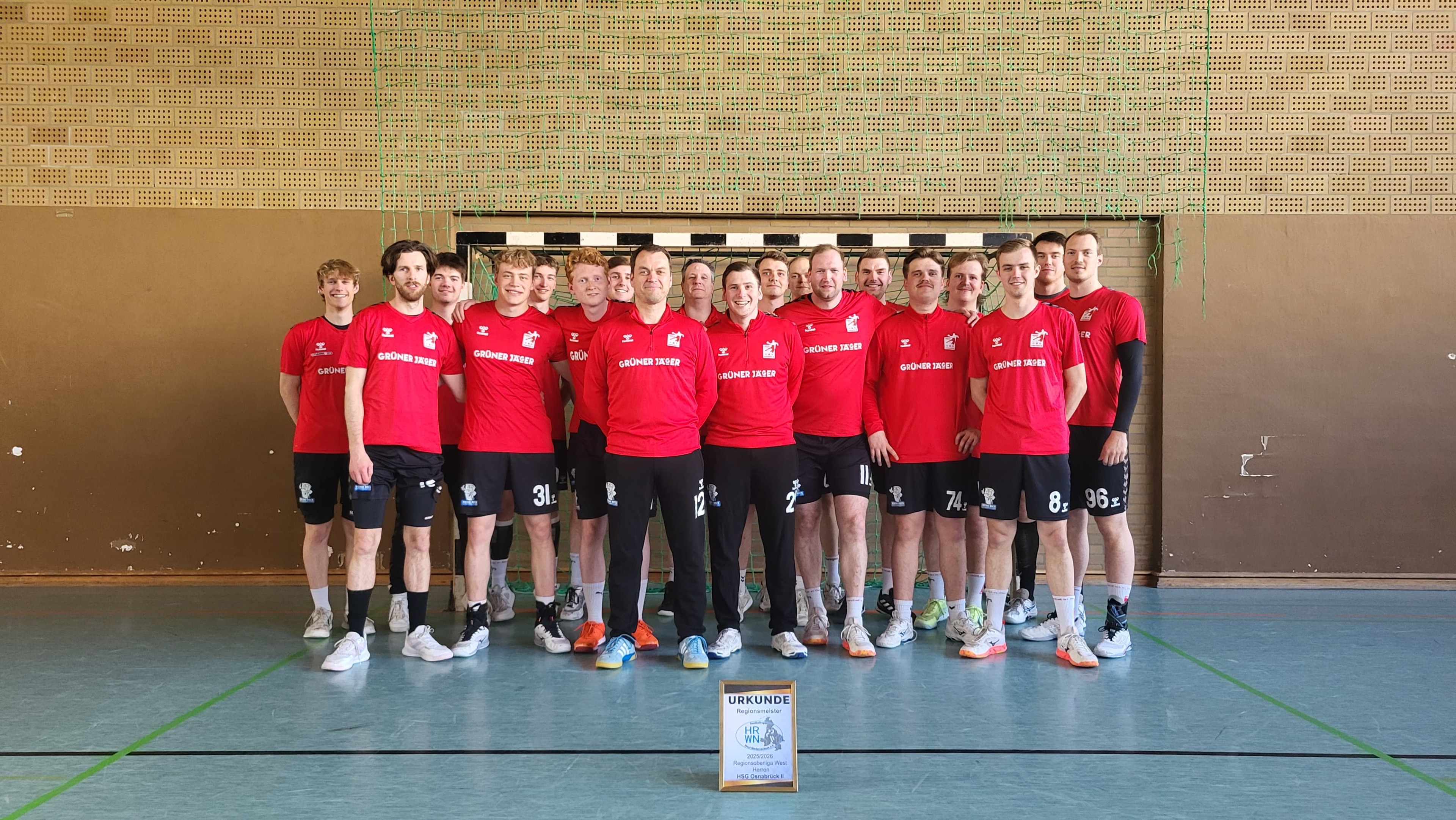 Mannschaftsfoto der HSG Osnabrück Herren in der Regionsoberliga West mit Urkunde