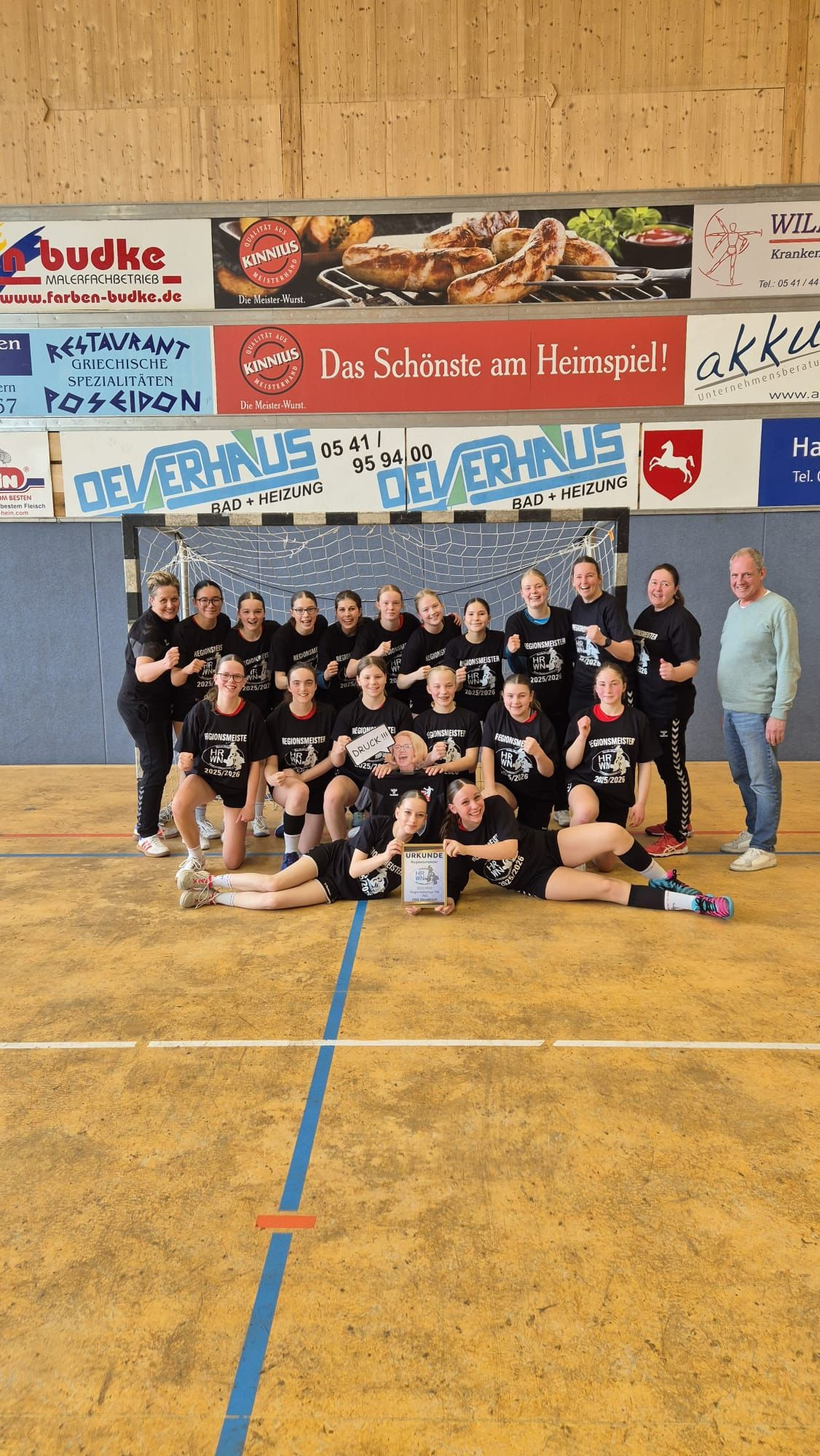 HSG Osnabrück WJC Handballteam feiert Meisterschaft 2026 in der Sporthalle