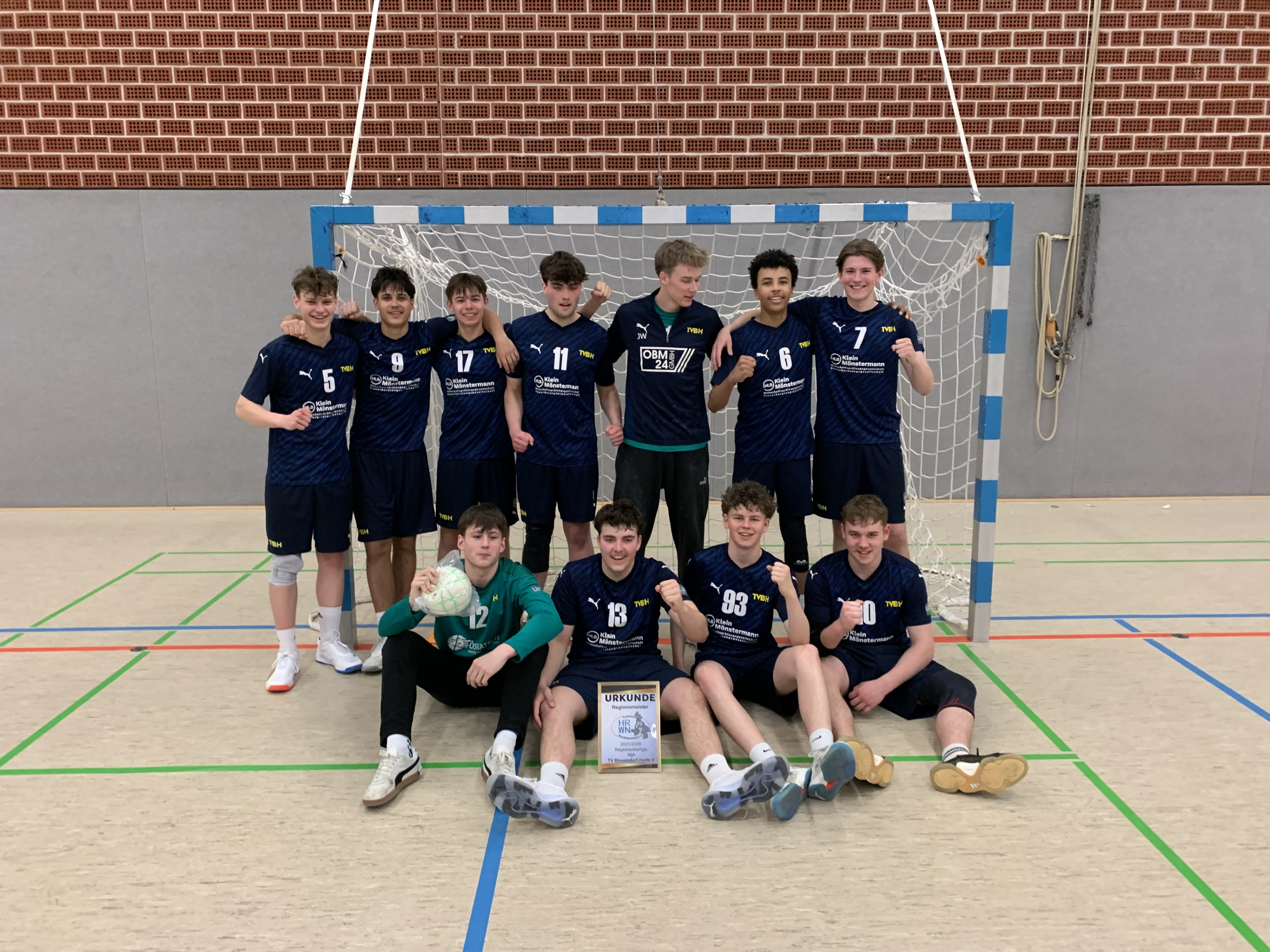 Handballmannschaft TV Bissendorf-ROL MJA feiert Erfolg in der Sporthalle