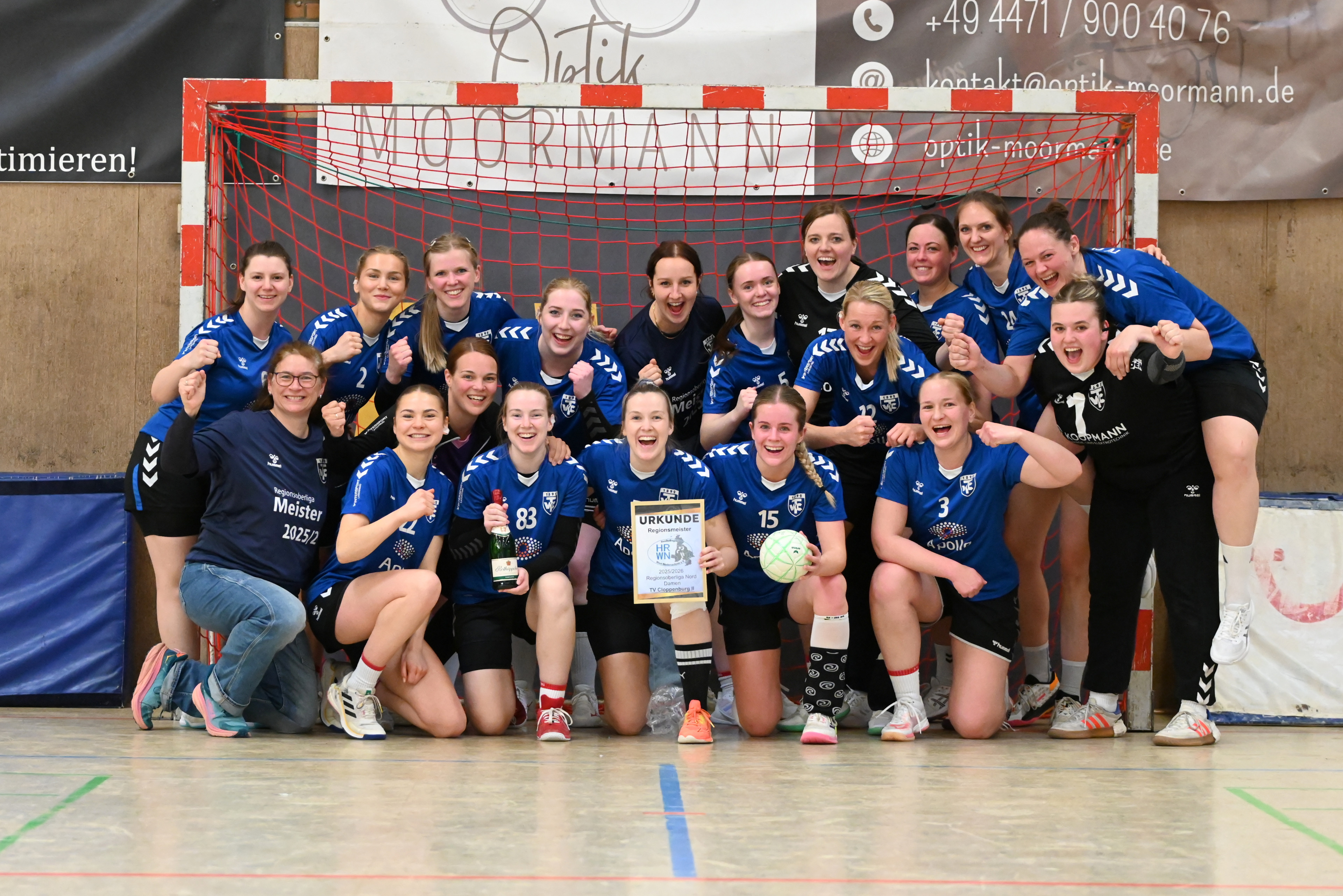 TV Cloppenburg II ROL Damen Handballmannschaft feiert Meisterschaft 2023/24 in der Sporthalle