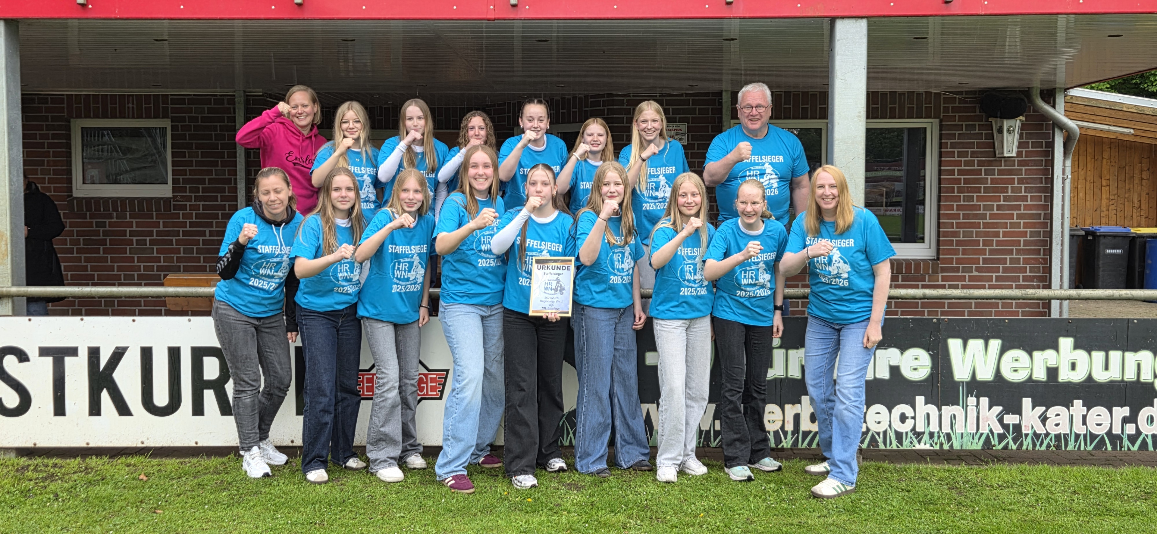 VfL Emslage WJC Team als Staffelsieger 2025/2026 mit Urkunde