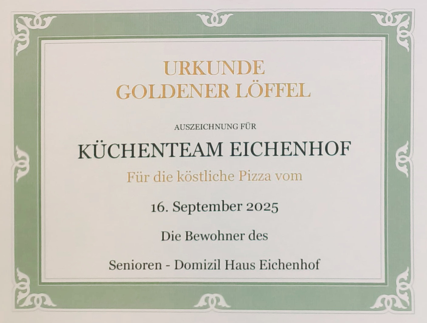 Urkunde Goldener Löffel für Küchenteam Eichenhof am 16. September 2025 im Senioren-Domizil Haus Eichenhof für köstliche Pizza