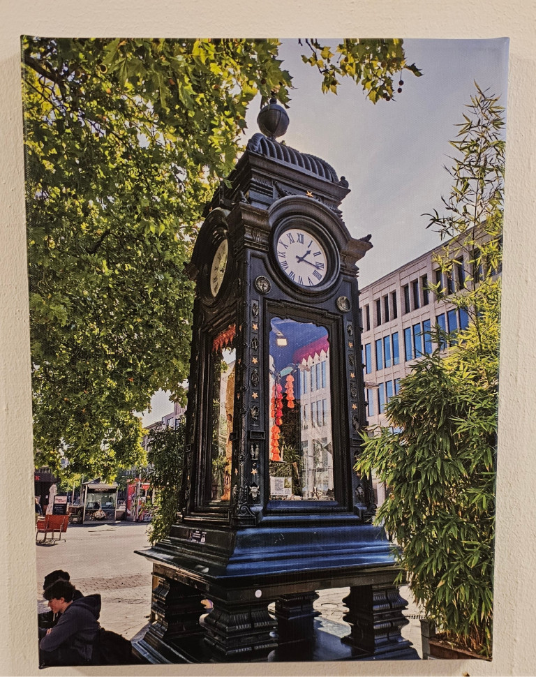 Historische Uhr in der Innenstadt von Hannover bei Tageslicht