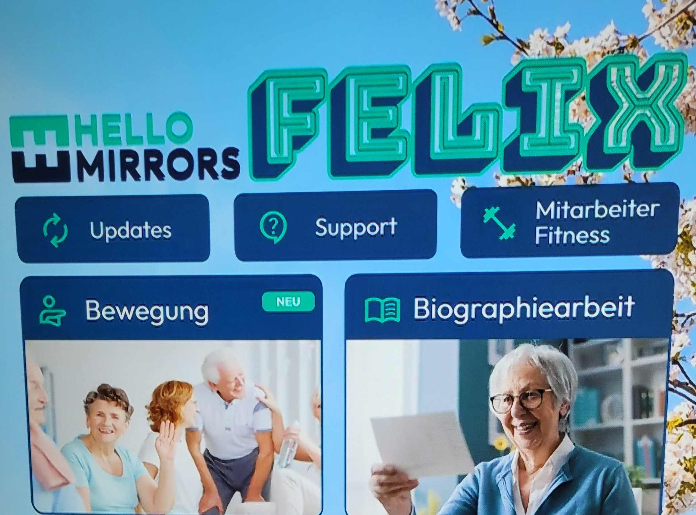 Screenshot der Benutzeroberfläche von Hello Mirrors Felix mit den Bereichen Updates, Support, Mitarbeiter Fitness, Bewegung und Biographiearbeit