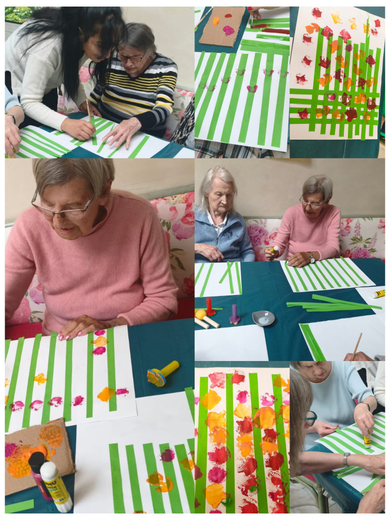 Kreative Bastelaktivität mit Senioren: Malen und Gestalten mit Papierstreifen und Farben Senioren beim kreativen Malen und Basteln mit bunten Farben und Papierstreifen in einer Gruppe