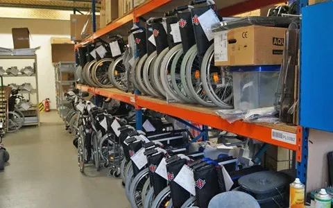 Rollstühle im Lager – Leistungen rund um den Rollstuhl