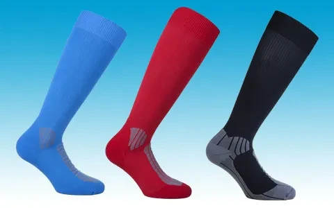 Leistungen Strümpfe in Blau, Rot und Schwarz auf blauem Hintergrund