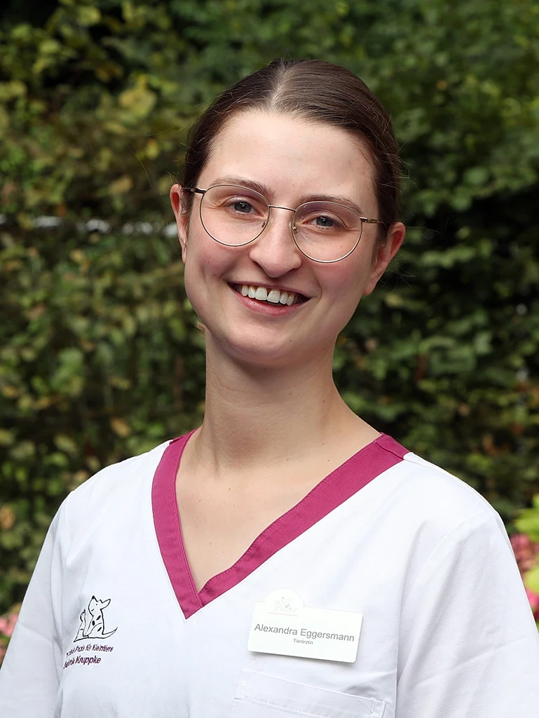 Porträt von Alexandra Eggersmann in medizinischer Kleidung