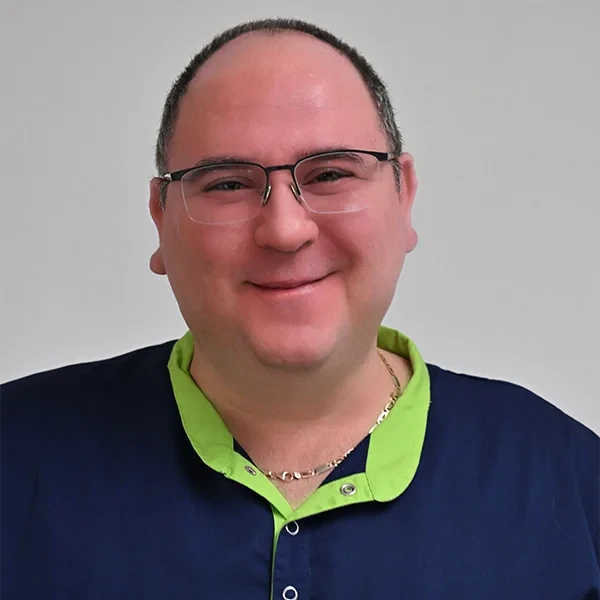 Porträt von Yoav Sandler, Zahnarzt bei Med Dent