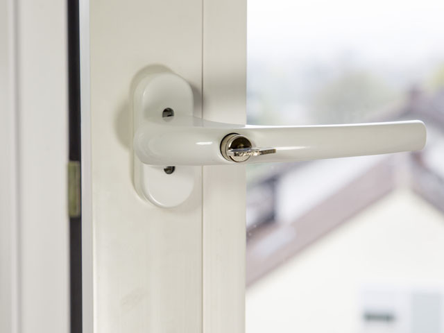 Fenstersicherung mit abschließbarem Fenstergriff zur Einbruchschutz