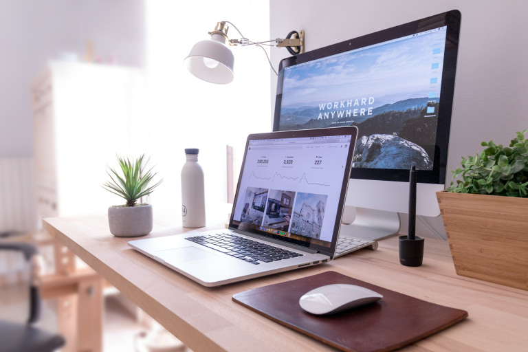 Rechner und Display mit Weblayout
