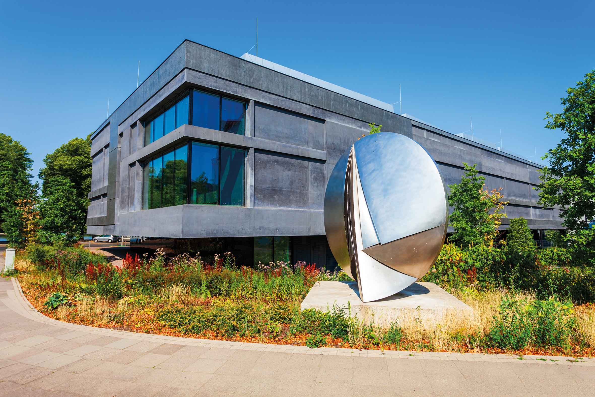 Außenansicht des Sprengel Museums Hannover, es beinhaltet eine große Sammlung moderner Kunst. Foto: saiko3p-stock.adobe.com