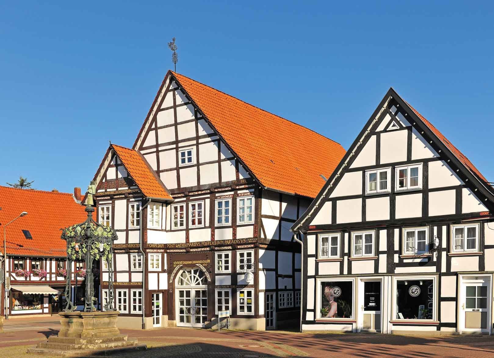 Das Honigkuchen-Senf-Fest in Springe-Eldagsen bietet einen schönen Anlass um der Stadt einen Besuch abzustatten. Foto: © BildPix.de – fotolia.com