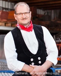 Hans Jürgen Kahle Hans Jürgen Kahle in traditioneller Kleidung