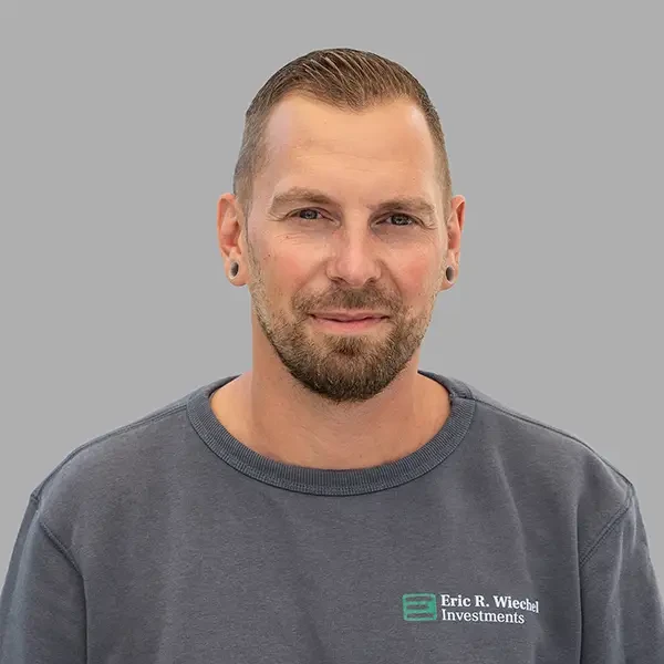Robert Wache Porträtfoto Porträt von Robert Wache in grauem Pullover