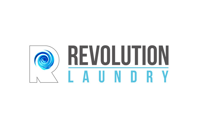 Revolution Laundry Logo mit stilisiertem blauen Wirbel und Schriftzug